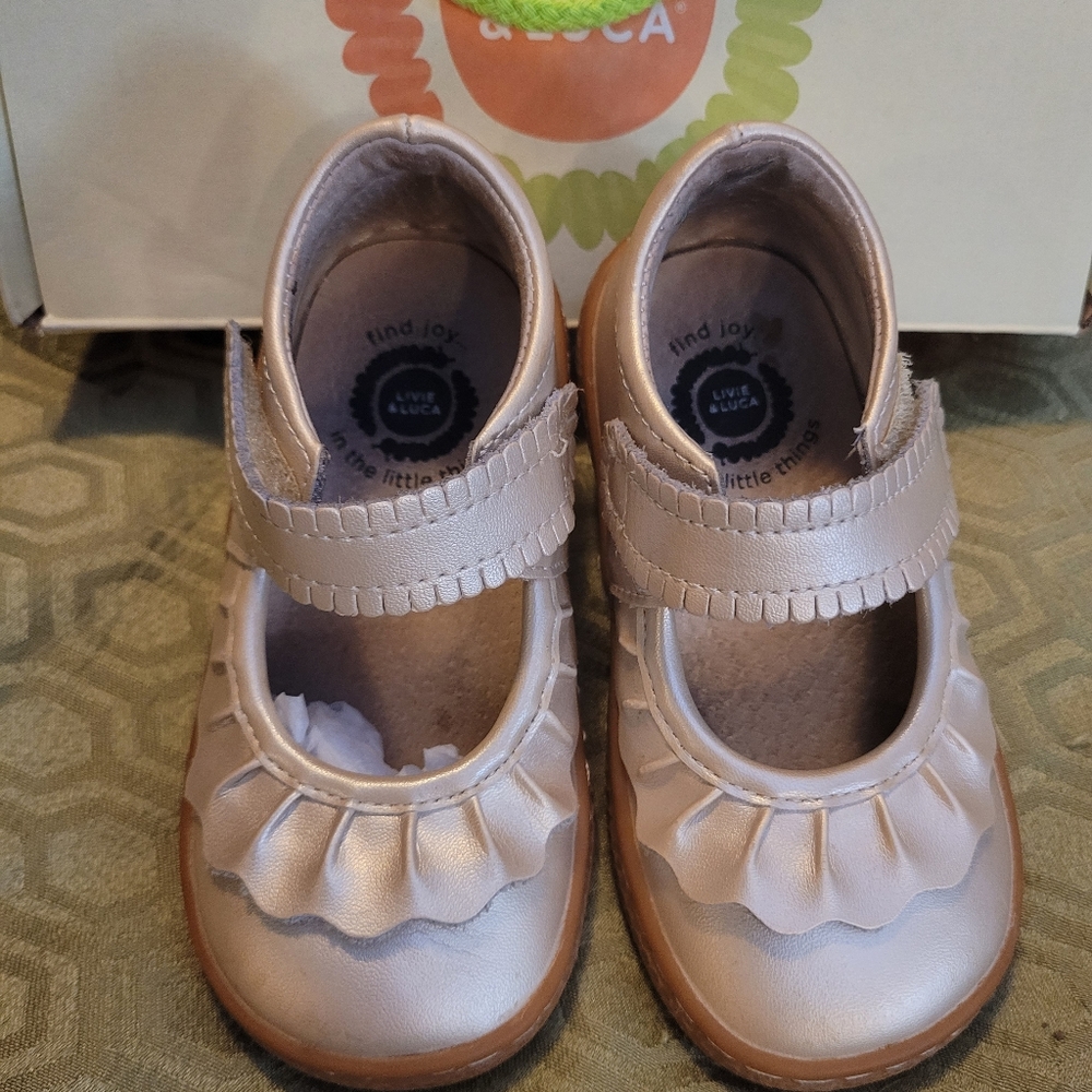 Livie & Luca Champagne Mary Jane's Size 7 Toddler